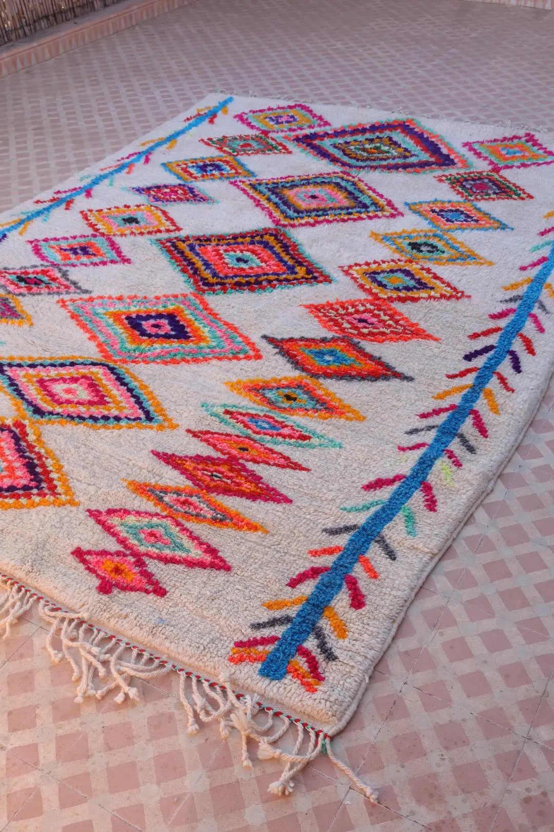 Tapis Berbère Azilal Colorés Motifs Multicolores et Fluo- 262 x 191 cm Néda