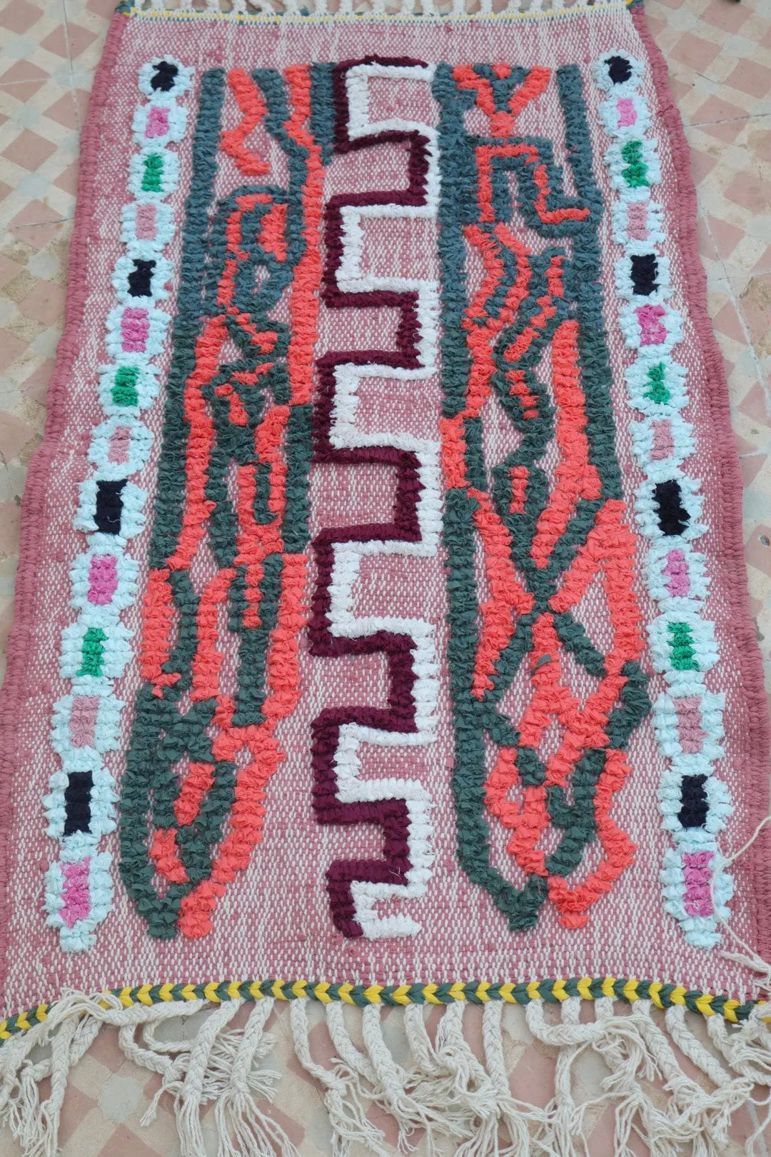 Tapis Berbère Boucherouite Coloré – Coton recyclé et lavable - 64 x 107 cm Néda