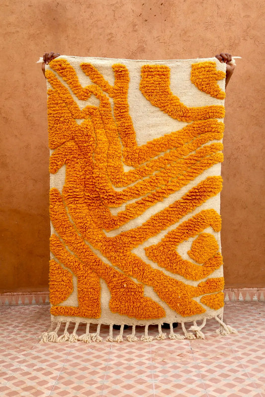 Tapis Berbère Jaune Moutarde Motifs Reliefs Abstrait- 144 x 97 cm Néda