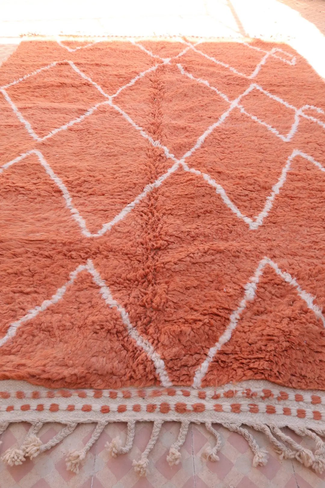 Tapis Berbère Coloré Terracotta et Blanc Béni Ouarain- 288 x 195 cm Néda