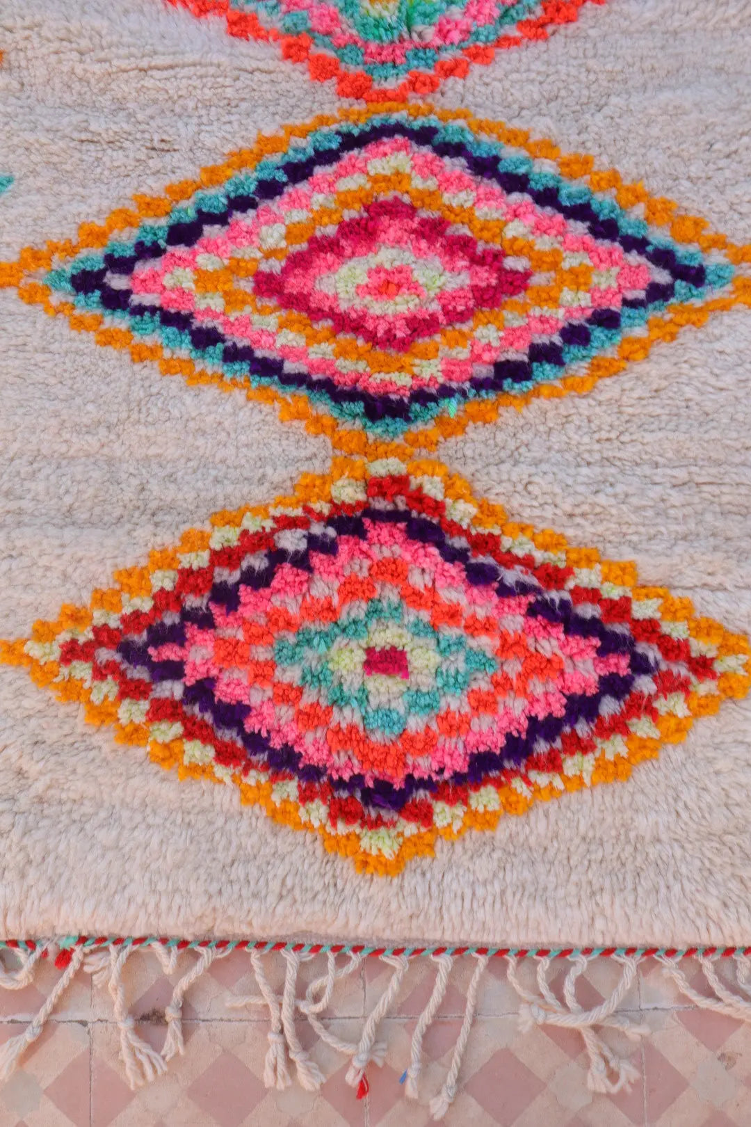 Tapis Berbère Azilal Colorés Motifs Multicolores et Fluo- 262 x 191 cm Néda