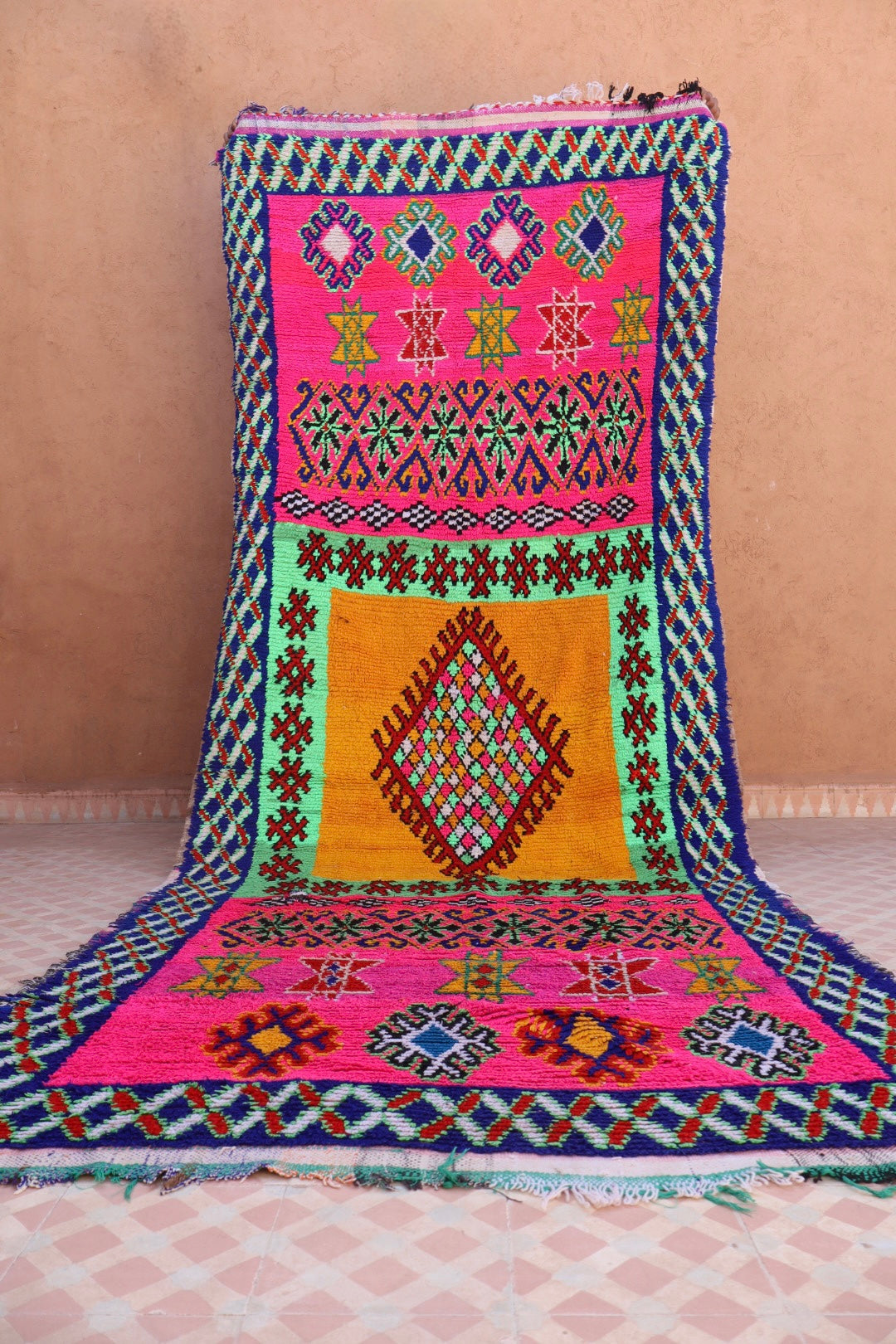 Tapis Berbère Azilal Couloir Vintage Fluo- 327 x 128 cm Néda