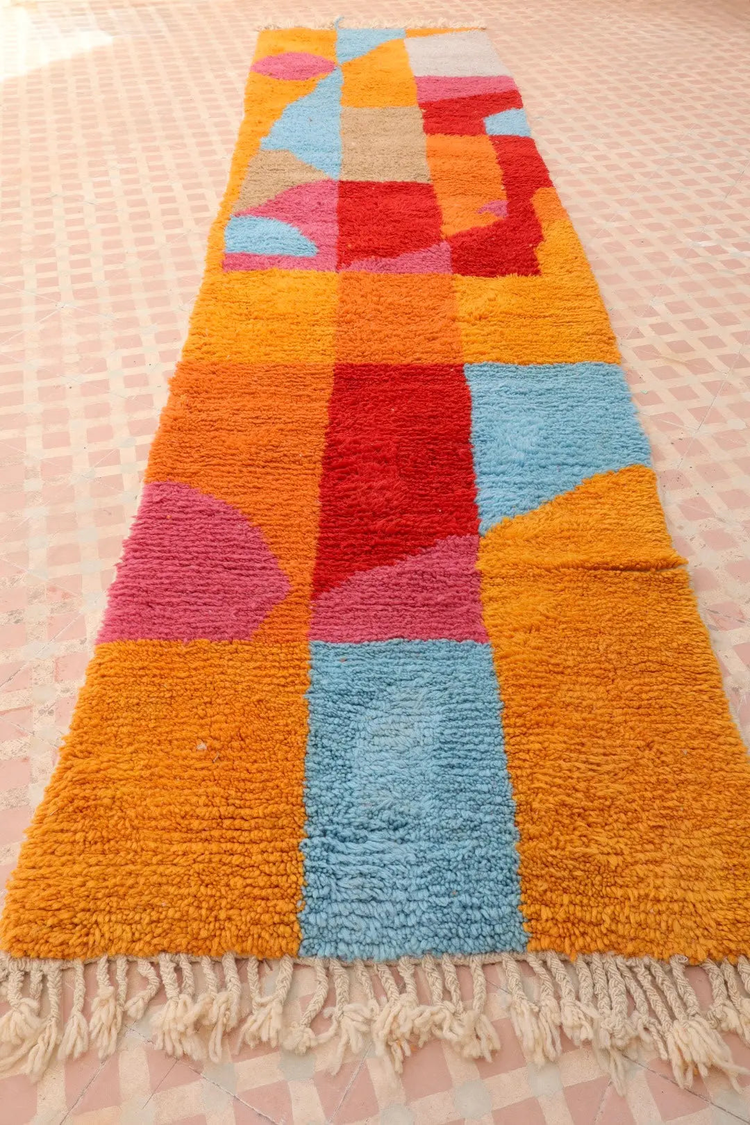 Tapis Berbère Azilal Coloré Moderne de Qualité Supérieure - 327 x 80 cm Néda