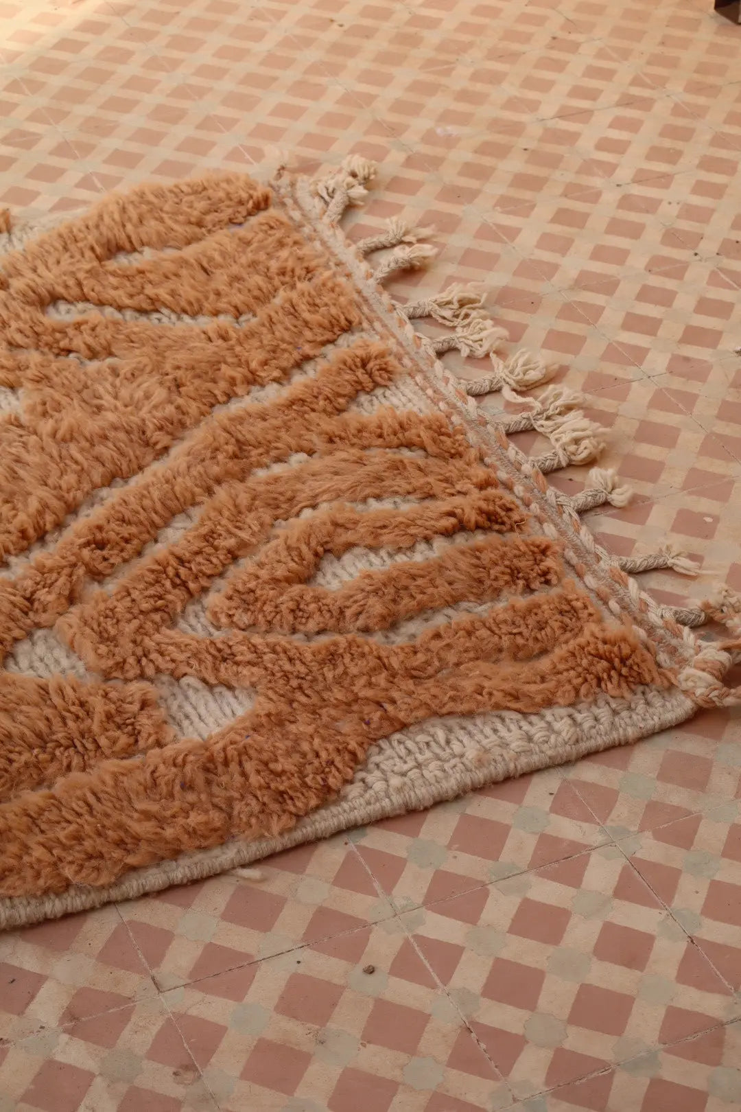 Tapis Berbère Beige à Reliefs Abstrait Béni Ouarain- 162 x 110 cm Néda