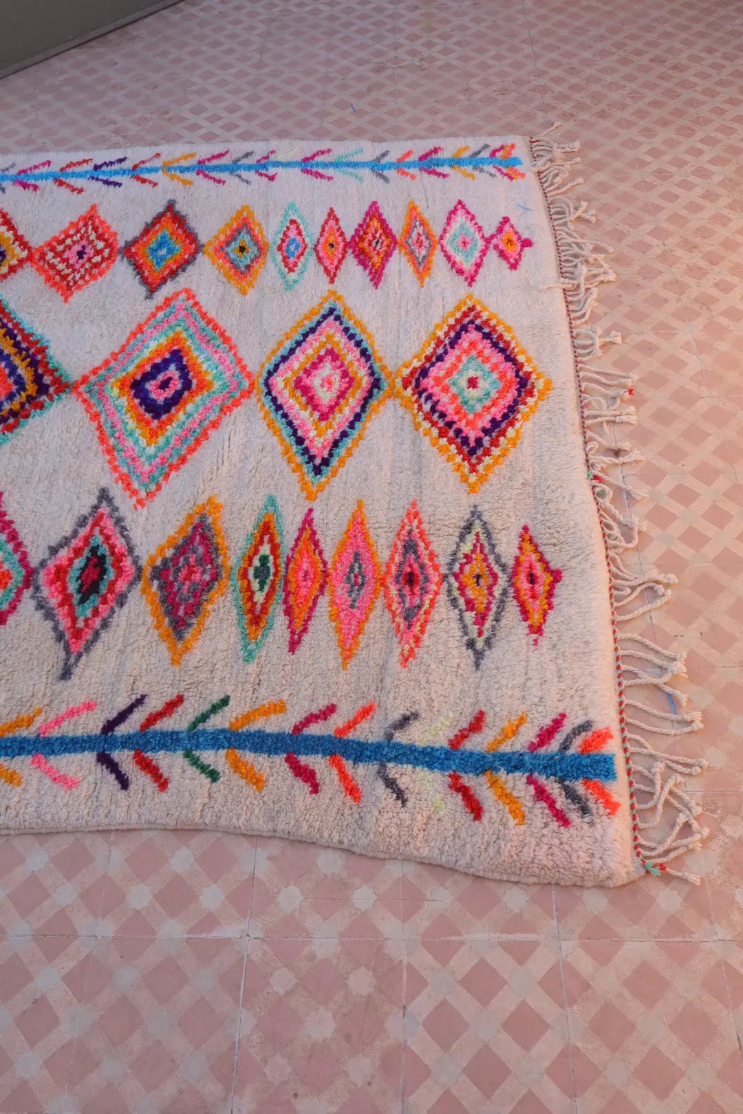 Tapis Berbère Azilal Colorés Motifs Multicolores et Fluo- 262 x 191 cm Néda