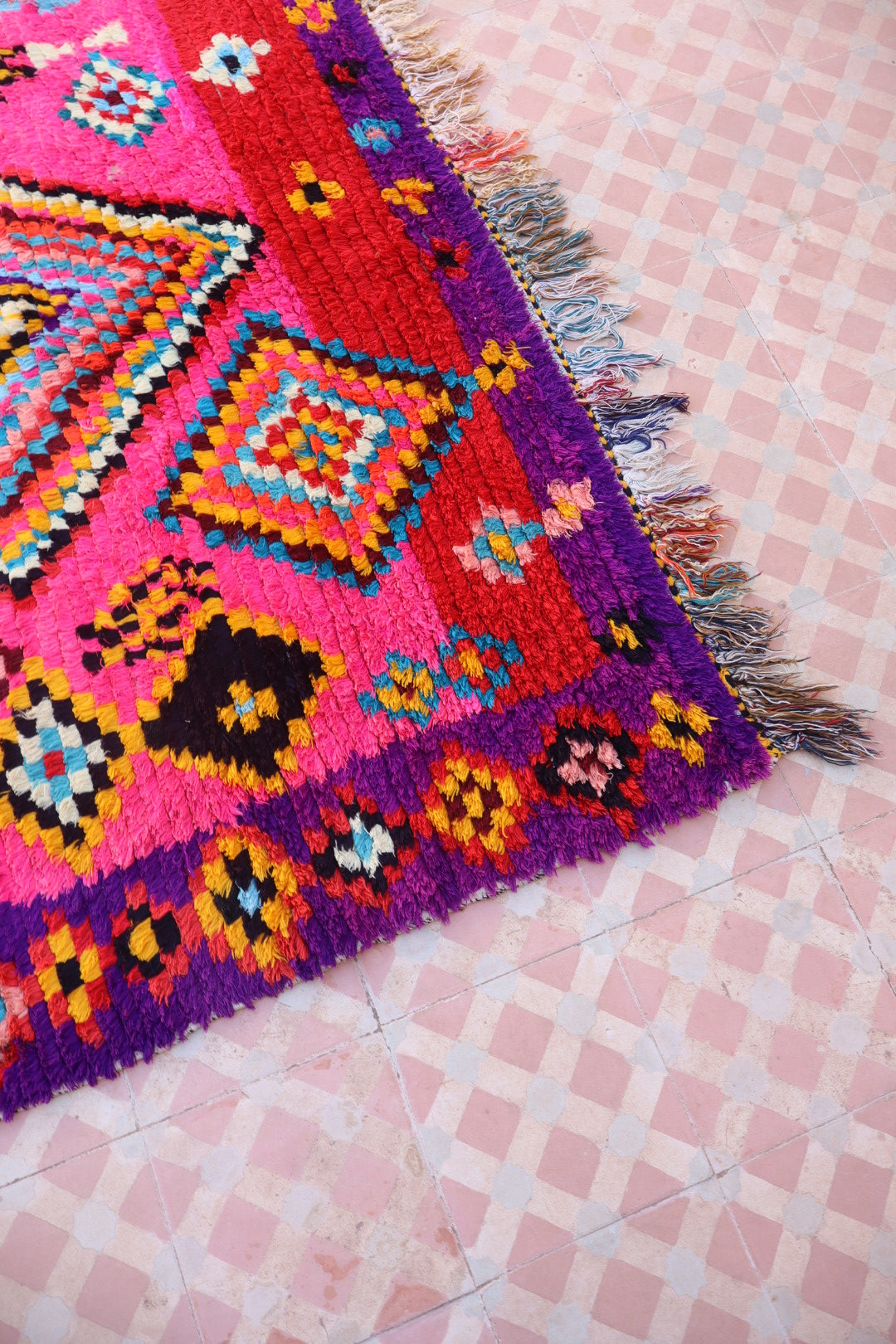 Tapis Berbère Azilal Vintage Coloré Rose - 240 x 139 cm Néda