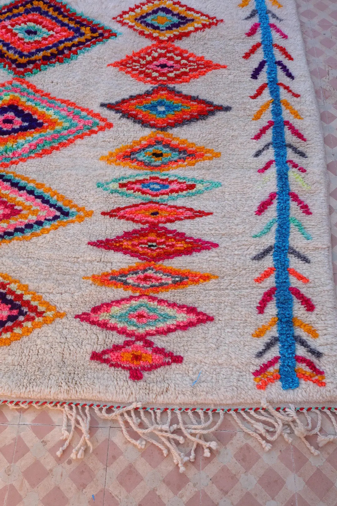 Tapis Berbère Azilal Colorés Motifs Multicolores et Fluo- 262 x 191 cm Néda