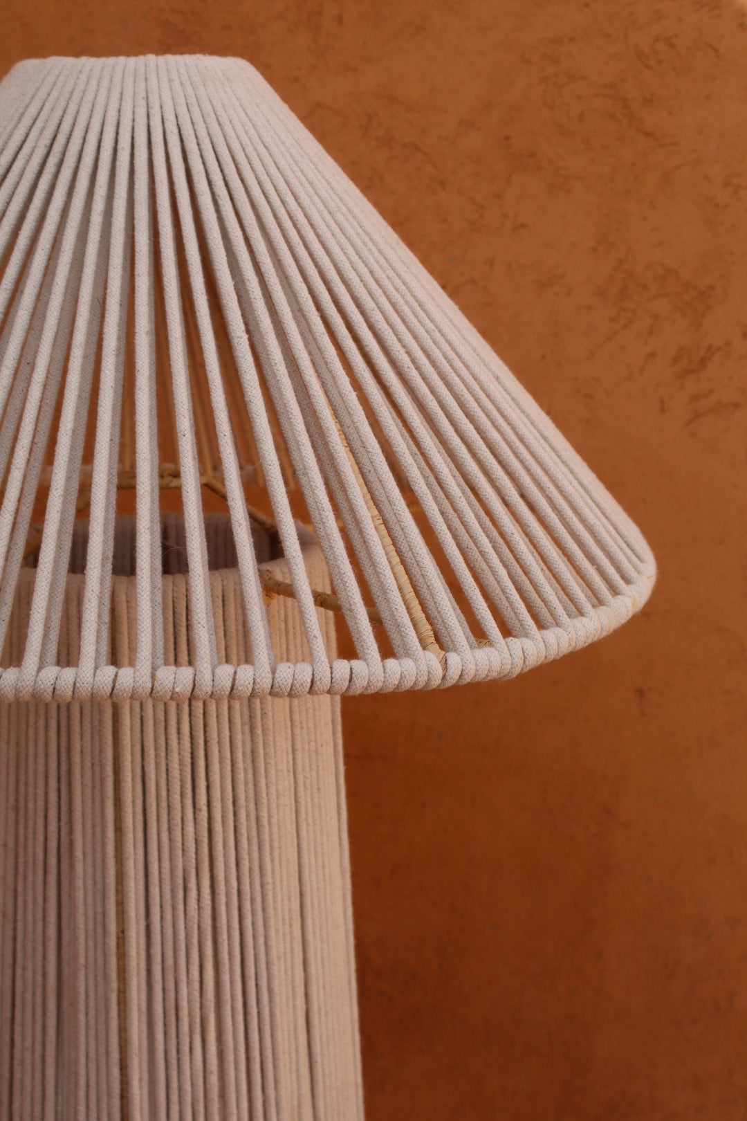 Lampadaire tendance en coton fait main bohème chic Lucie pour salon ou bureau 