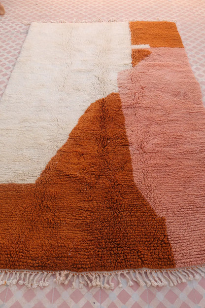 Tapis Berbère coloré Azilal Contemporain Terracotta & Saumon - 245 x 147 cm Néda