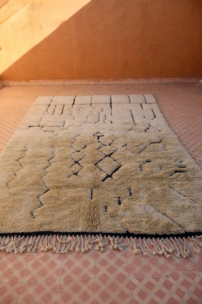 Tapis Berbère Mrirt Foncé Motifs Abstraits Reliefs Noirs - 311 x 200 cm Néda