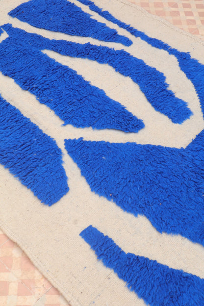Tapis Berbère Béni Ouarain Moderne Bleu Klein À Reliefs - 202 x 127 cm Modèle Signature Néda
