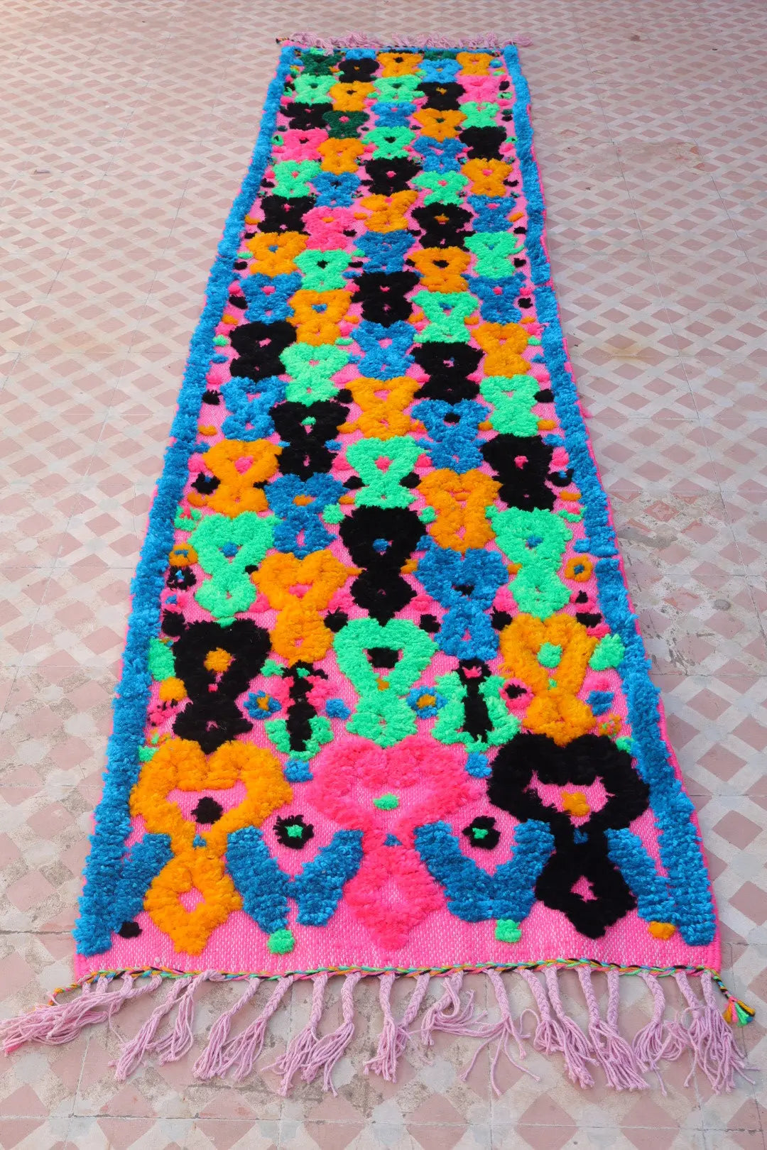 Tapis Berbère Couloir Azilal Rose à Motifs Reliefs Multicolores -293  x 70 cm Néda