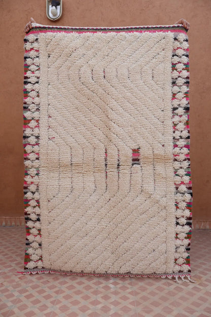 Tapis Berbère Béni Ouarain Blanc et Multicolore Reliefs - 154 x 102 cm Néda