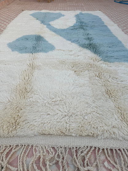 Tapis Berbère Mrirt Bleu Ciel et Blanc Moderne - 257 x 159 cm Néda