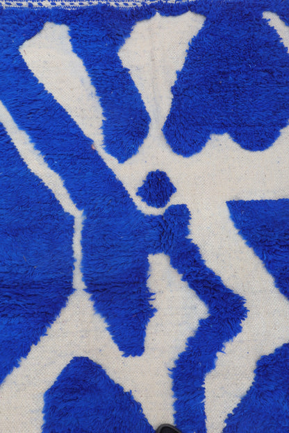 Tapis Berbère Béni Ouarain Moderne Bleu Klein À Reliefs - 182 x 120 cm Modèle Signature Néda