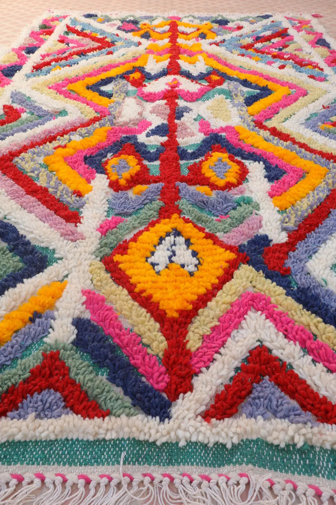 Tapis Berbère Coloré Azilal Trame et Motifs Verte-  240 x 152 cm Néda