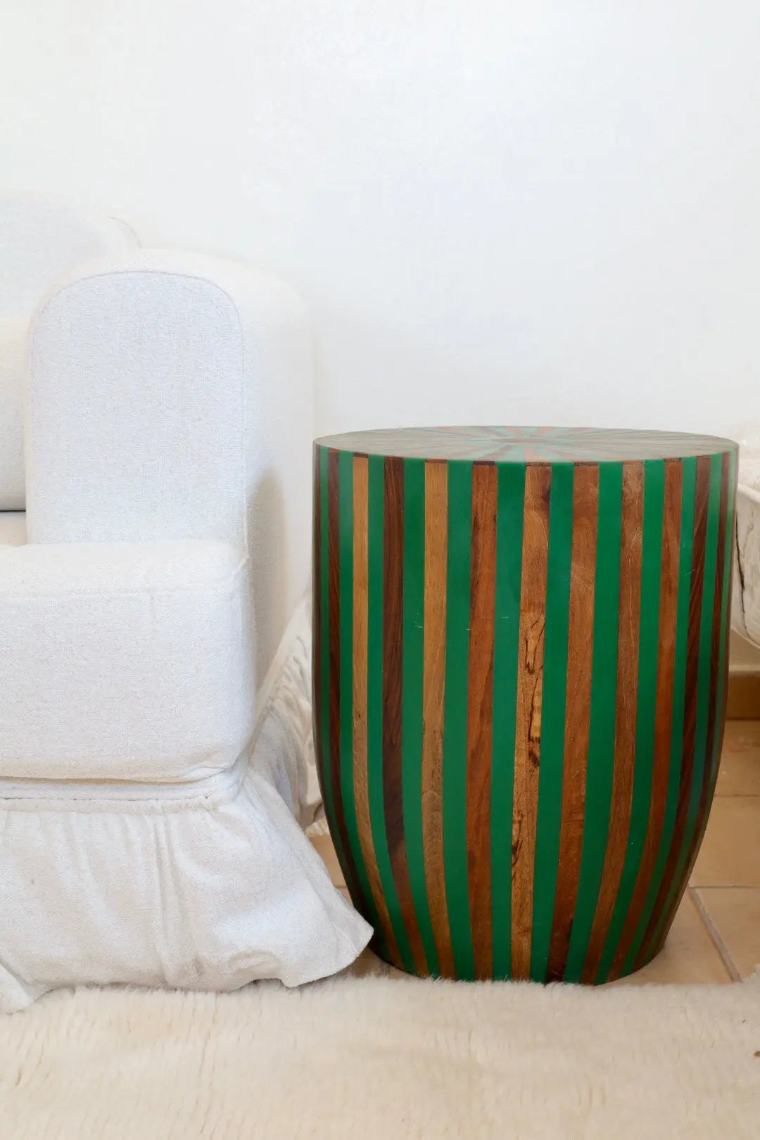 Mesa Auxiliar Circular Rayada Verde y Madera en Marquetería de Madera y Resina- SOLIS Néda