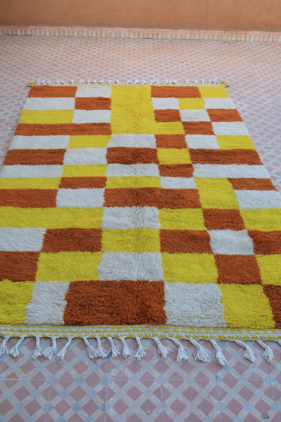 Colored Berber carpet Béni Ouarain with yellow and brown tiles - 263 x 155 cm