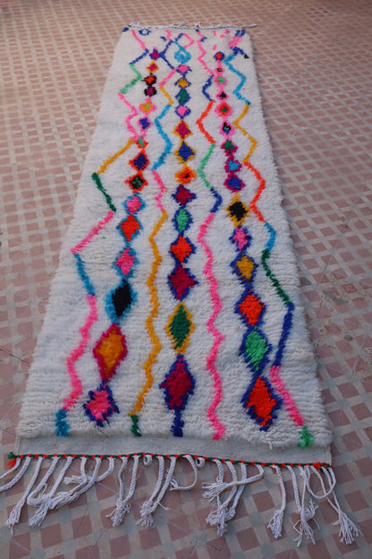 Tapis Berbère Couloir Azilal Blanc à Motifs Colorés Fluos - 300 x 82 cm Néda