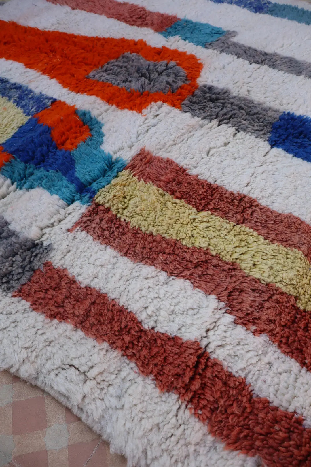 Tapis Berbère Azilal Écru Lignes Colorées- 249 x 157  cm Néda