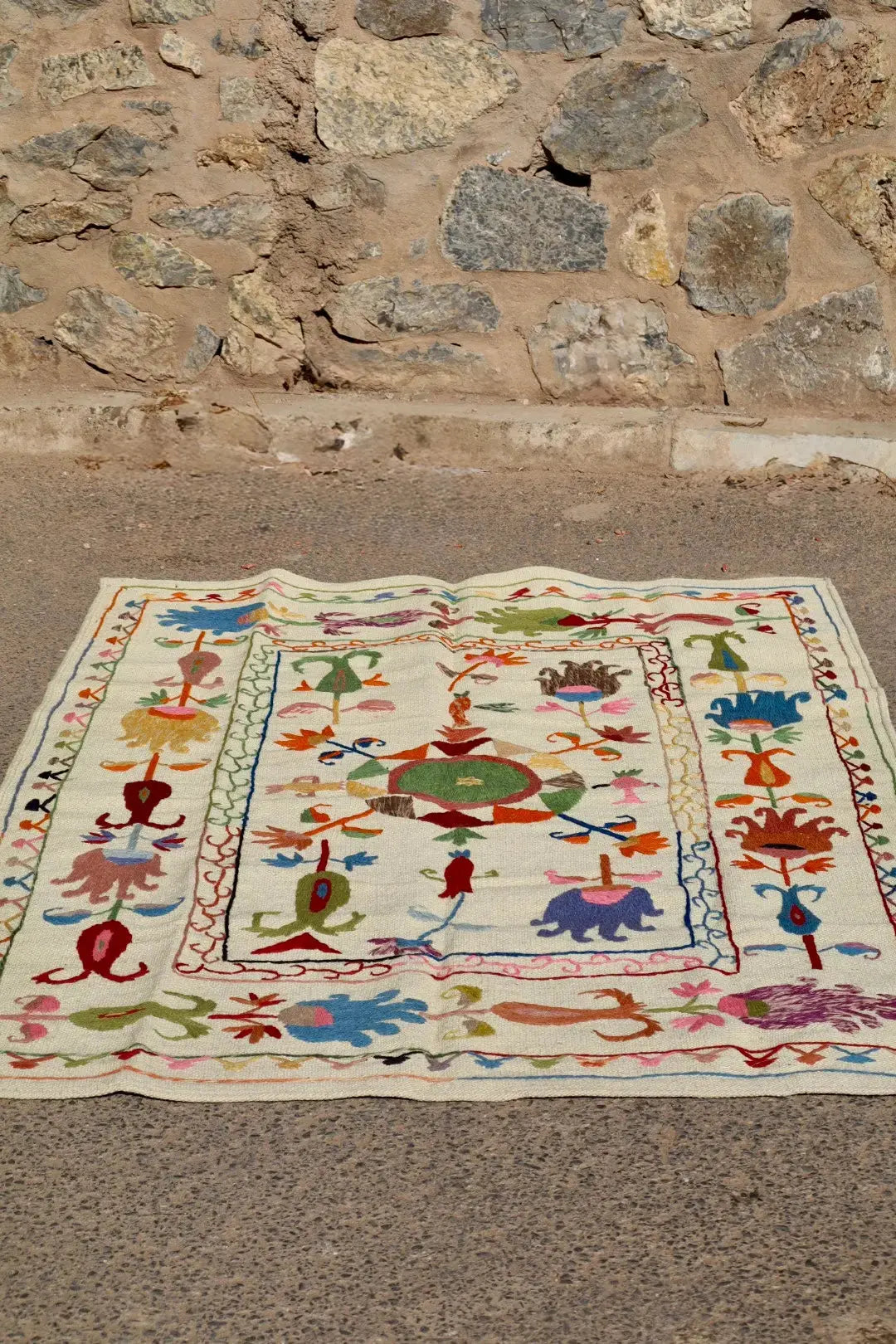 Tapis Kilim Suzani Blanc Multicolore – 180 x 120 cm Néda