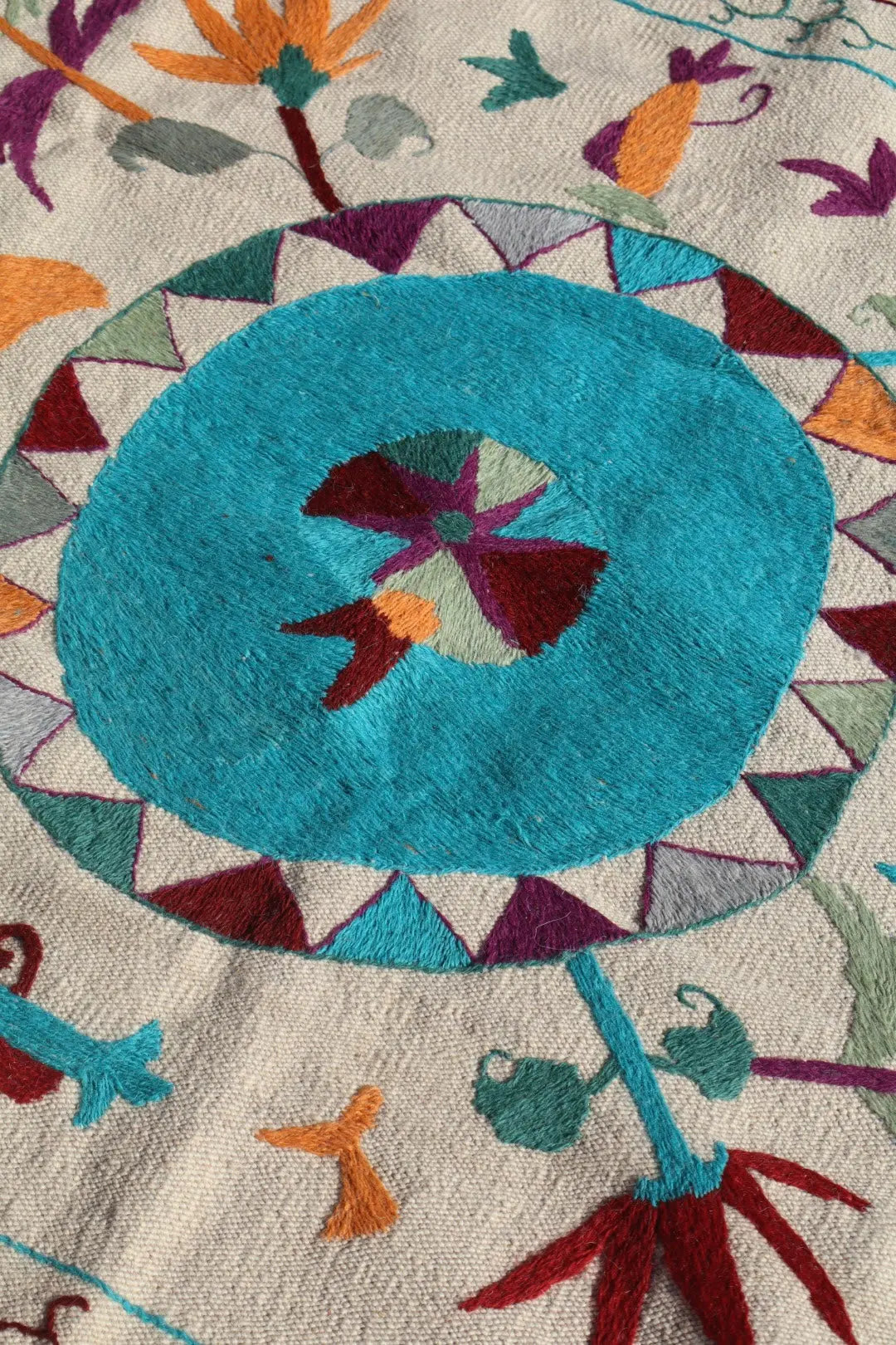 Tapis Kilim Suzani Blanc Bleu Multicolore – 240x 170 cm Néda