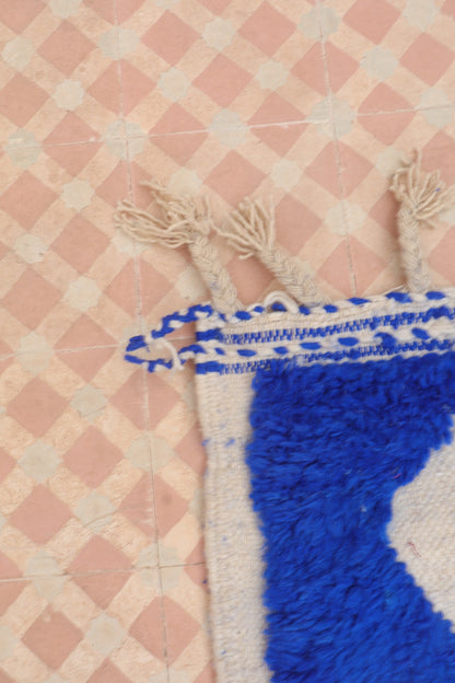 Tapis Berbère Béni Ouarain Moderne Bleu Klein À Reliefs - 182 x 120 cm Modèle Signature Néda