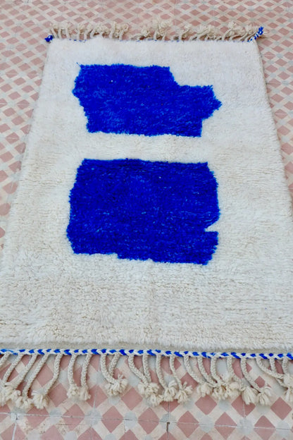 Tapis Berbère Béni Ouarain Blanc et Bleu Majorelle Moderne- 152 x 100 cm Néda
