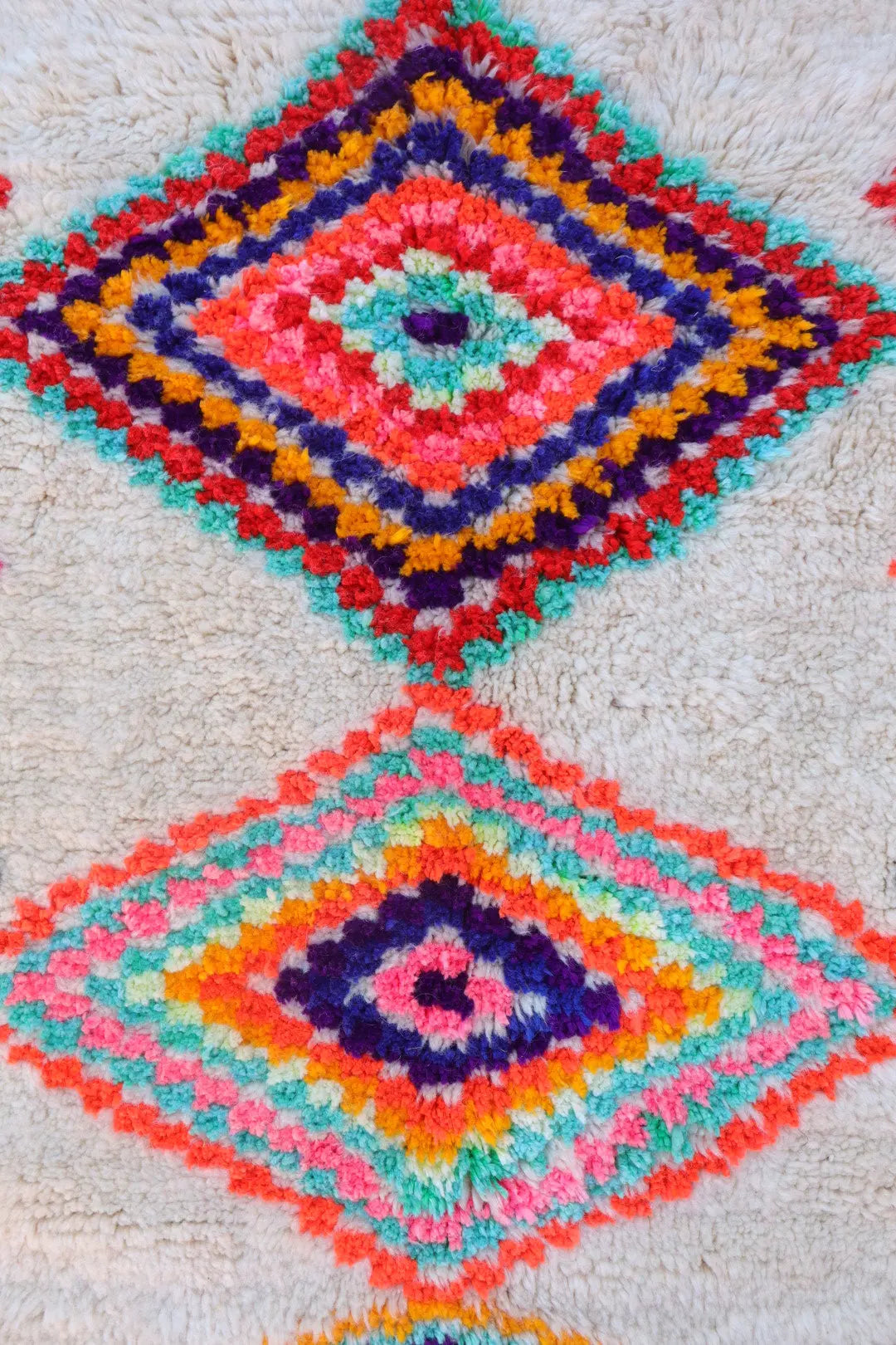 Tapis Berbère Azilal Colorés Motifs Multicolores et Fluo- 262 x 191 cm Néda