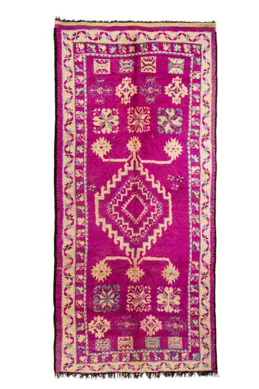 Tapis berbère marocain coloré ancien vintage long boujad violet à motifs beige, tapis berbère traditionnel ancien 