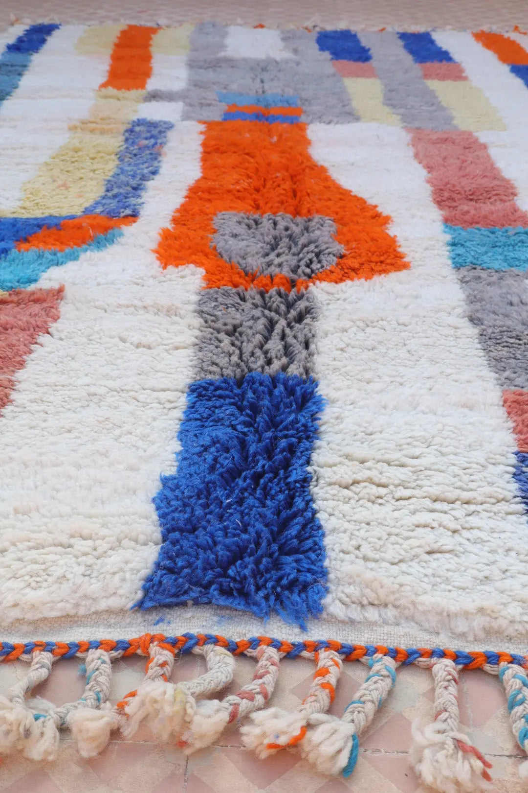 Tapis Berbère Azilal Écru Lignes Colorées- 249 x 157  cm Néda