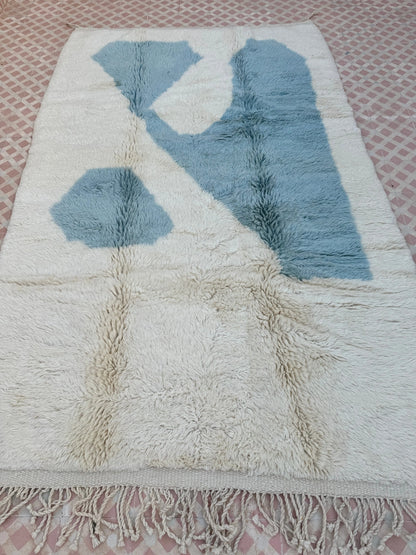 Tapis Berbère Mrirt Bleu Ciel et Blanc Moderne - 257 x 159 cm Néda