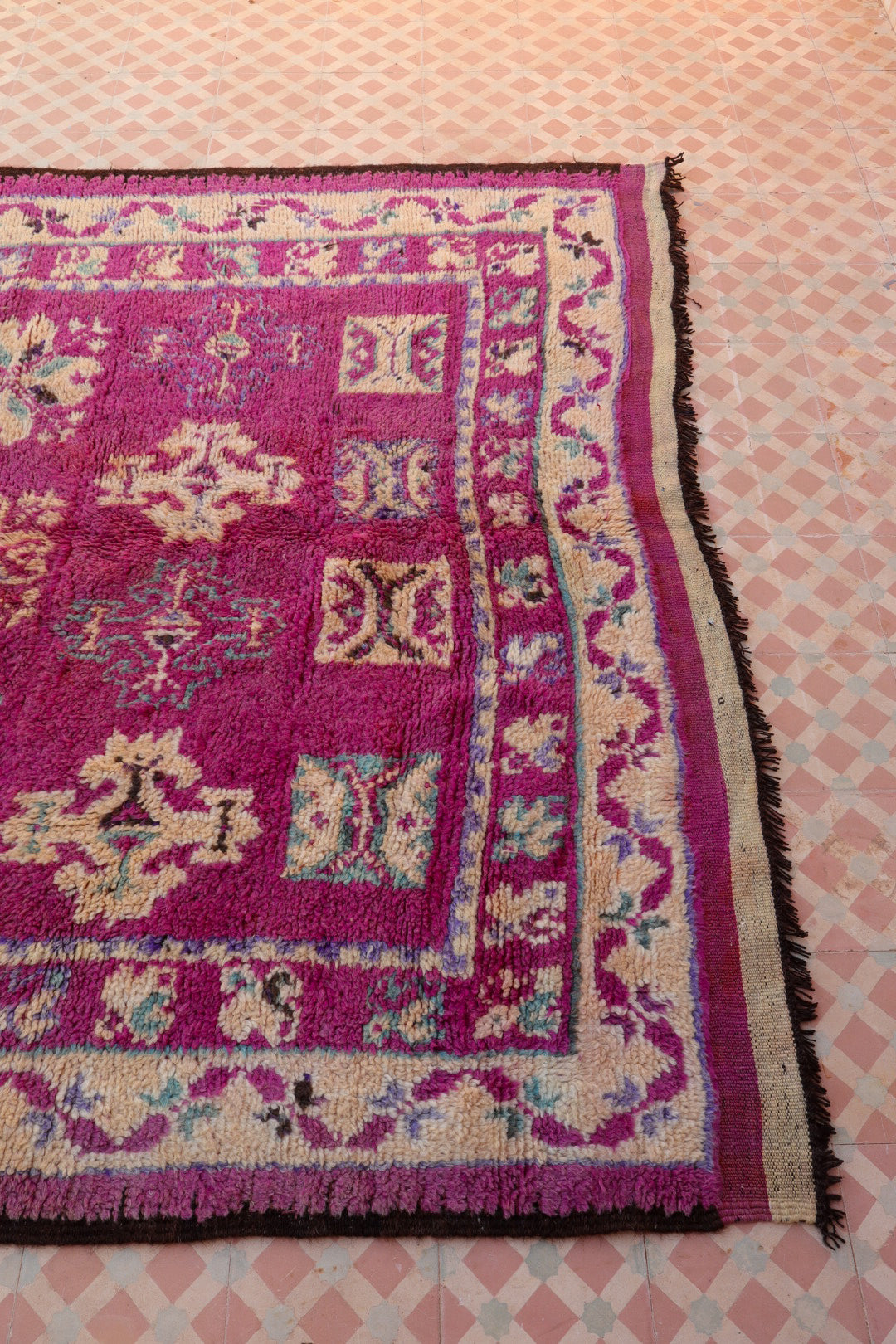 Tapis Berbère Boujaad Antique Violet Magenta Motifs Colorés - 385 x 173 cm