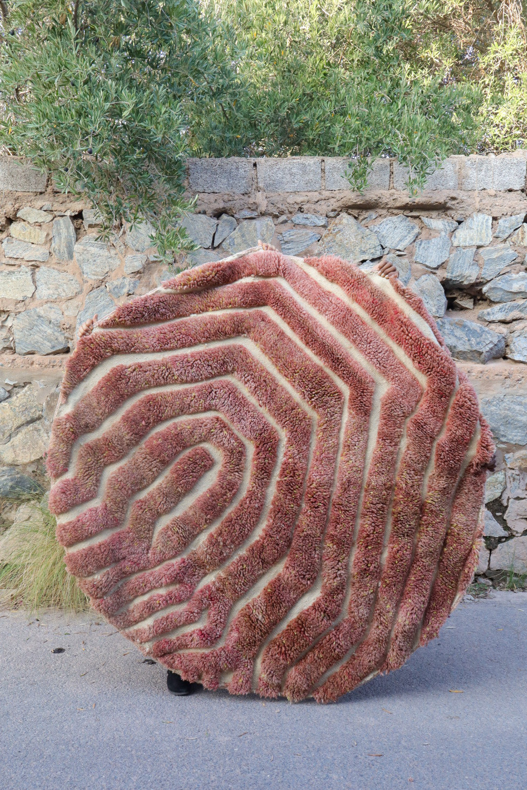 Tapis berbère rond rose à reliefs tapis Mrirt rond à reliefs moderne tapis rond tapis marocain rond et rose à reliefs tapis moderne circulaire fait-main en laine q