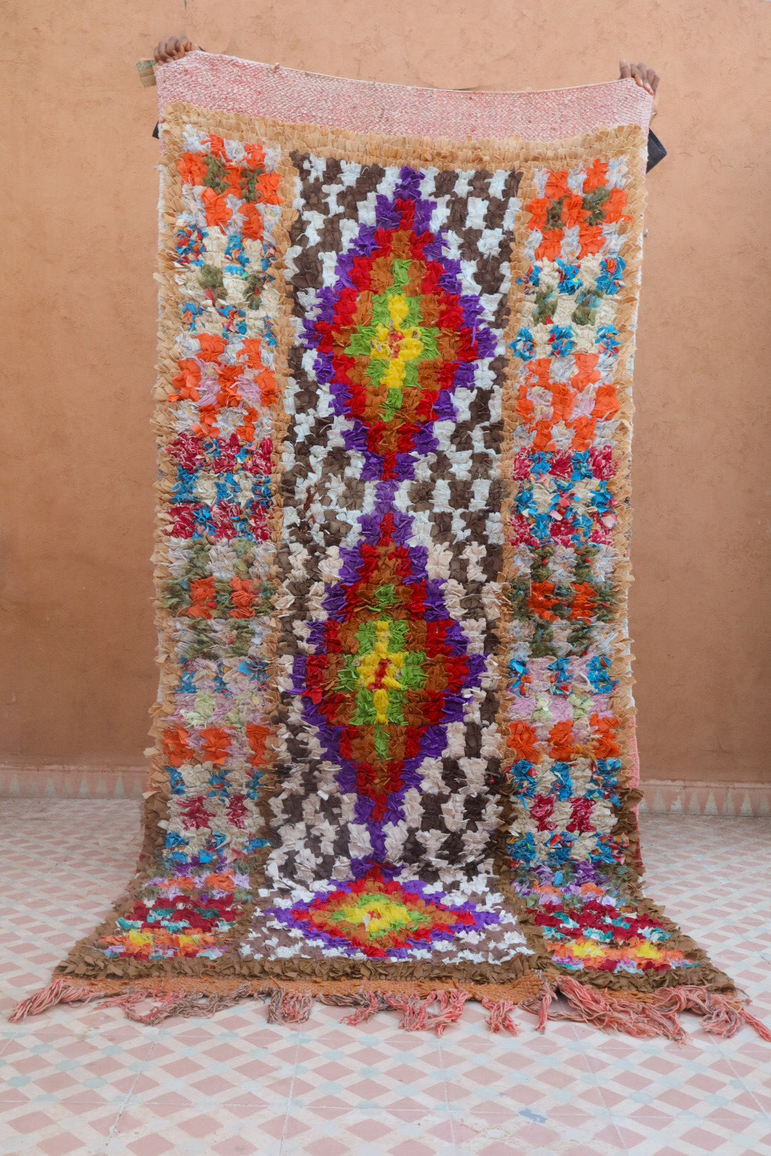 Gekleurd boucherouite berber tapijt - 237 x 110 cm