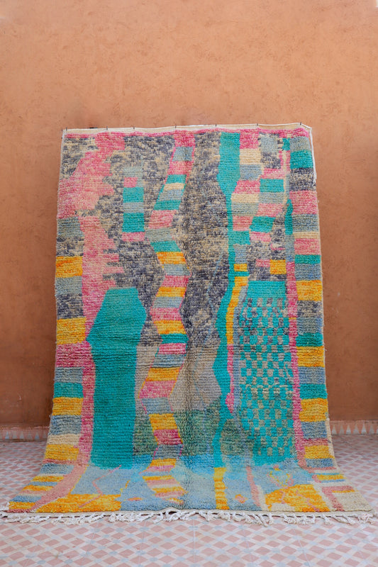 tapis berbère bleu turquoise jaune et rose, tapis boujad multicolore aux couleurs pastel en laine fait-main unique, tapis berbère boujad, tapis en laine abstrait et coloré, tapis berbère moderne et multicolore 