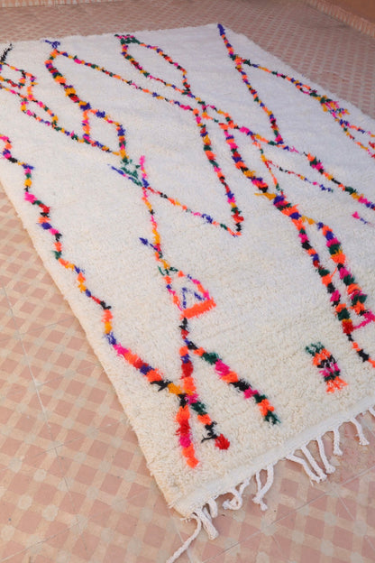Tapis Azilal Berbère Blanc à Motifs Colorés et Fluo – Fait main- 307 x 207 cm Néda