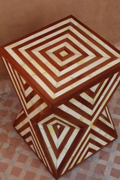 Table d’Appoint Sculpturale en Maqueterie Bois et Os- DONA Néda