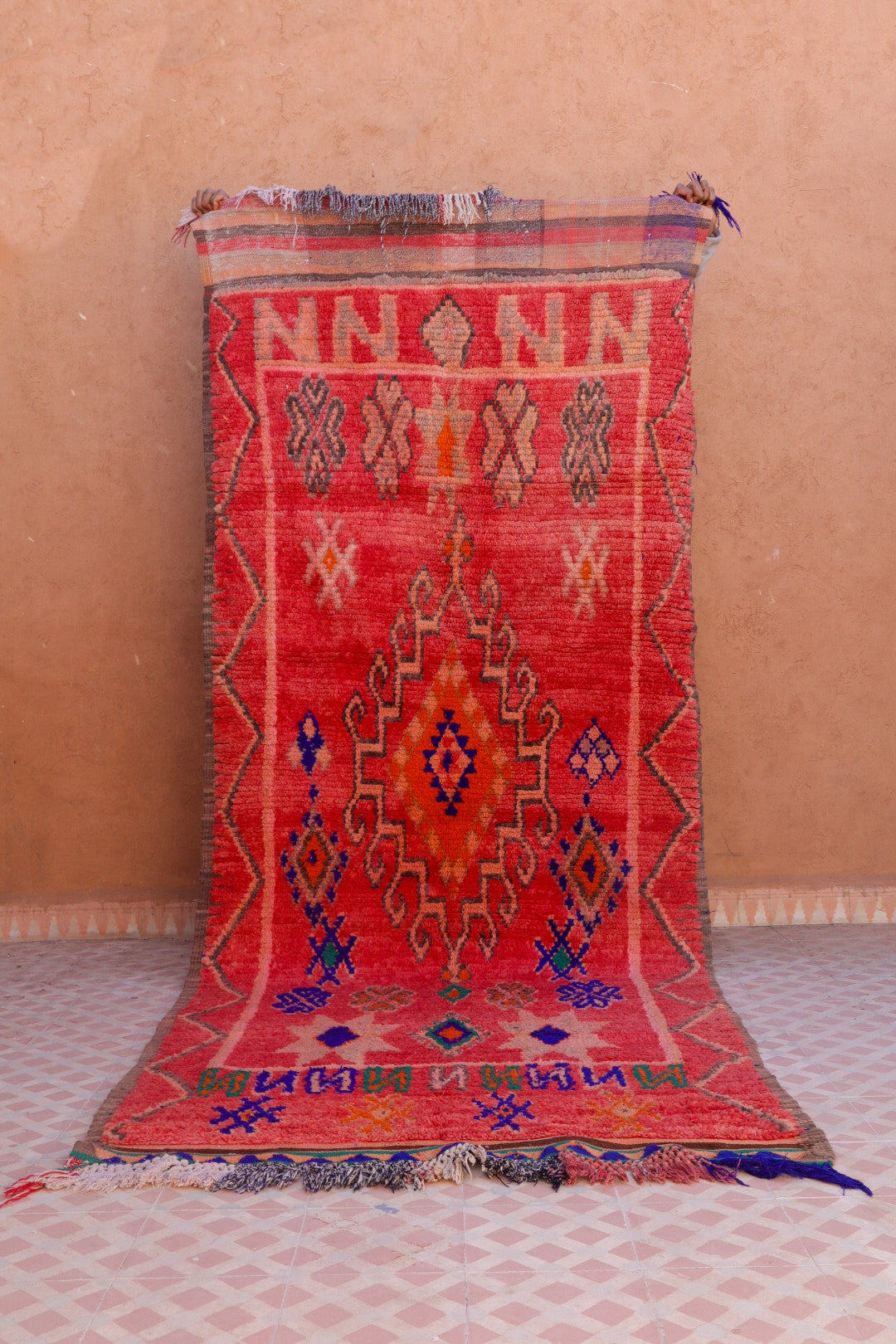 Tapis berbère ancien terracotta tapis marocain vintage terracotta de couloir long tapis berbère ancien terracotta tapis berbère Azilal vintage bohème chic 