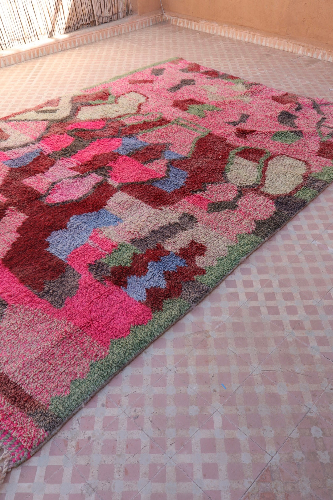 Tapis Berbère Boujad Rose Motifs Colorés - 292 x 205 cm Néda