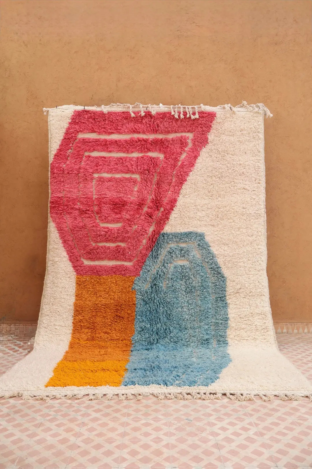 Tapis Berbère Blanc à Motifs Colorés Contemporain à Reliefs Béni Ouarain - 292 x 194 cm Néda