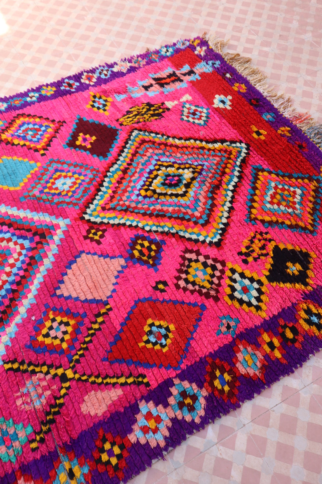 Tapis Berbère Azilal Vintage Coloré Rose - 240 x 139 cm Néda