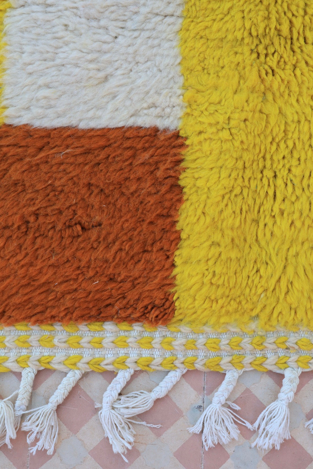 Colored Berber carpet Béni Ouarain with yellow and brown tiles - 263 x 155 cm