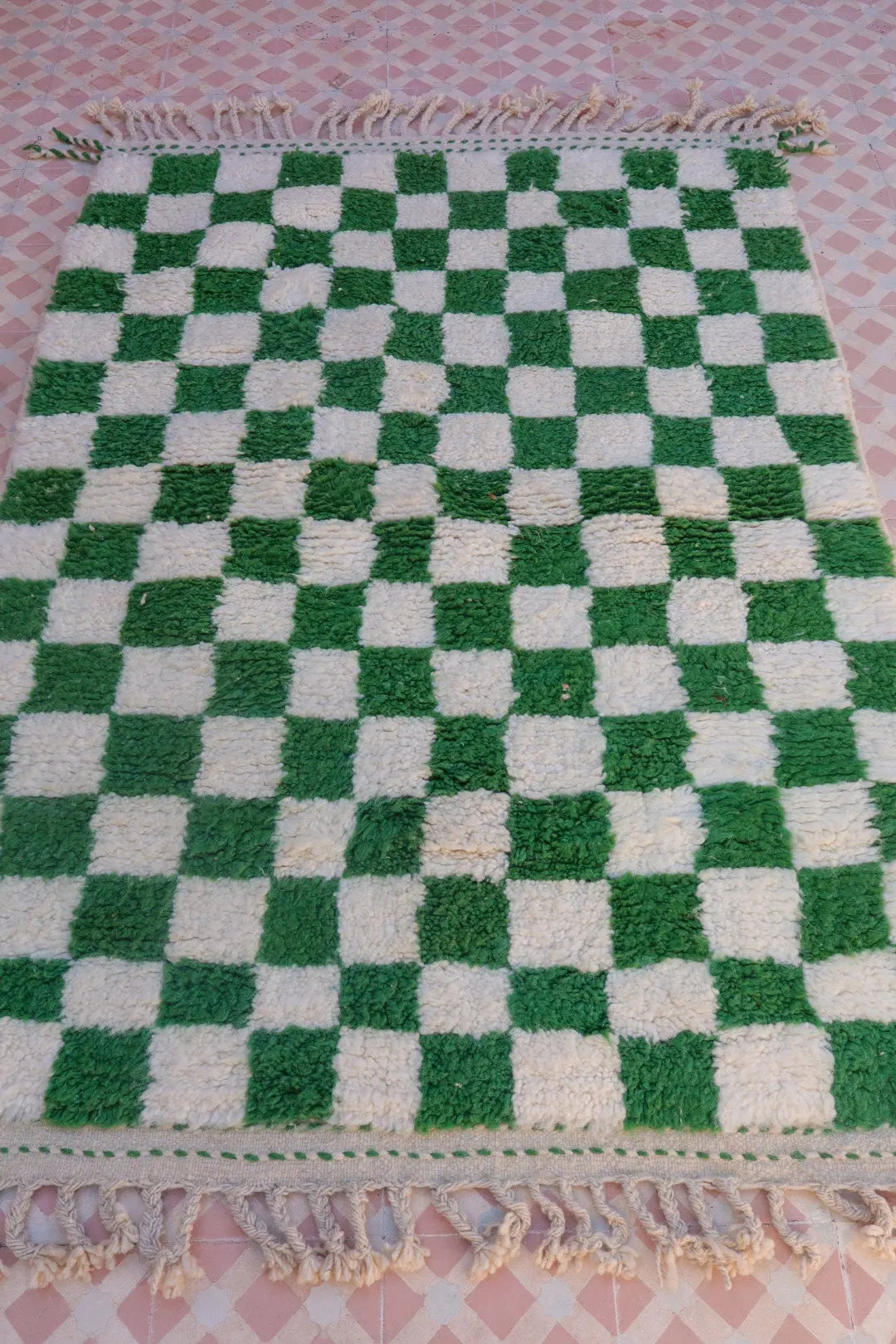 Tapis Berbère Coloré Béni Ouarain Damiers Vert Sapin - 161 x 115 cm Néda