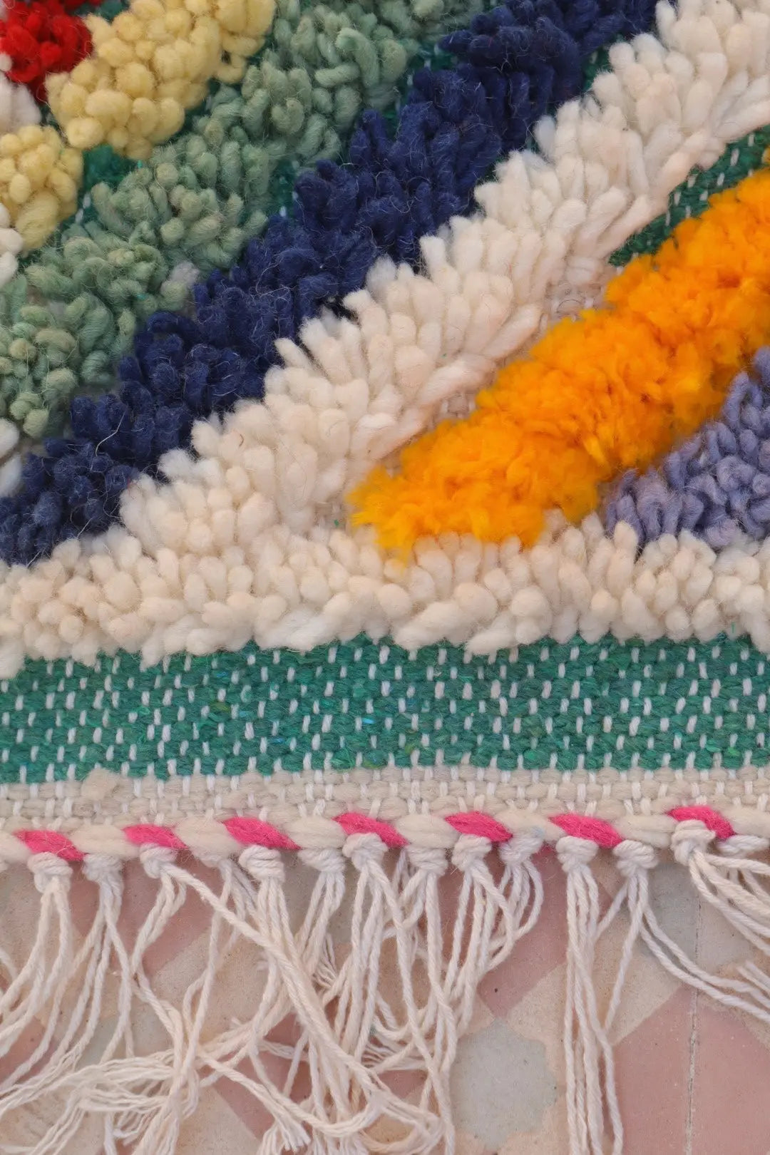 Tapis Berbère Coloré Azilal Trame et Motifs Verte-  240 x 152 cm Néda