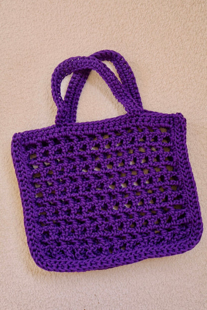 <img src="{{ 'sac-crochet-nylon-violet.jpg' | asset_url }}" alt="Sac à main en crochet et nylon violet tendance et stylé, fait main, idéal pour l'été et toute l'année, disponible en plusieurs coloris" title="Sac à main en crochet et nylon violet fait main">