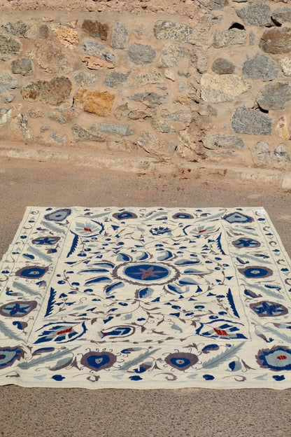 Tapis Kilim Suzani Blanc Bleu – 240x 170 cm Néda