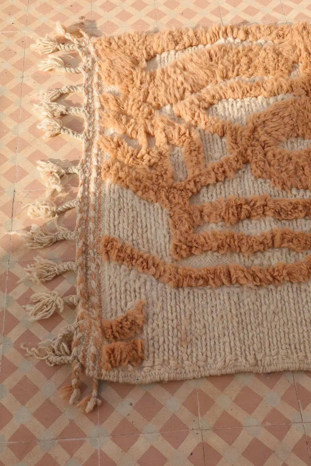 Tapis Berbère Beige à Reliefs Abstrait Béni Ouarain- 162 x 110 cm Néda