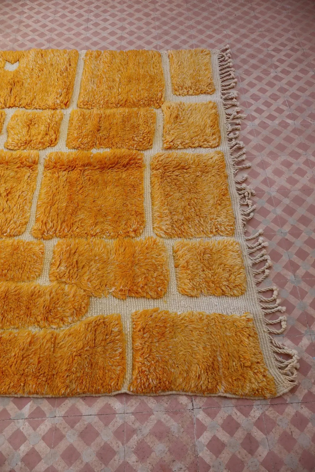 Tapis Berbère Mrirt Coloré Jaune d’Or - 287 x 178 cm Néda