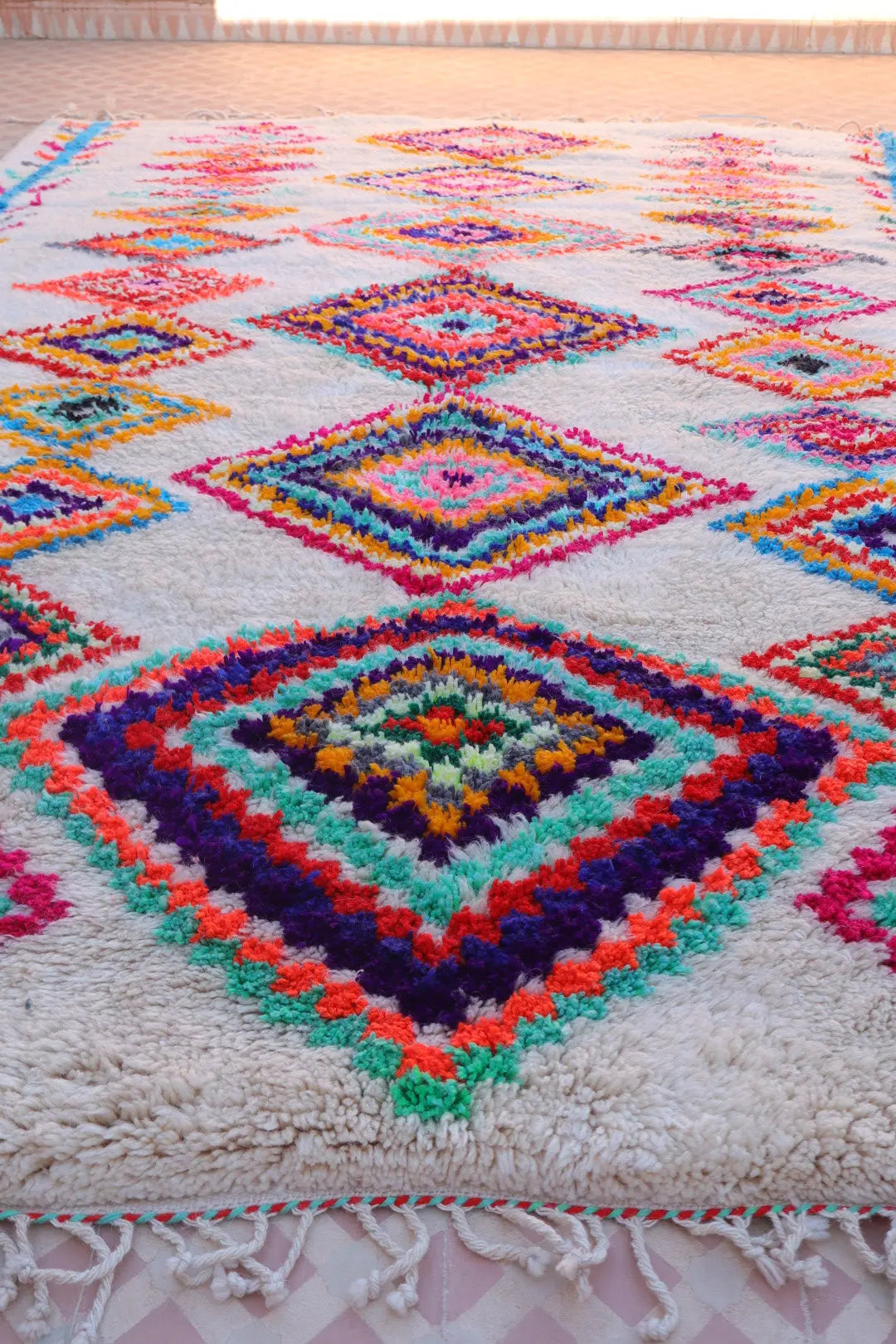 Tapis Berbère Azilal Colorés Motifs Multicolores et Fluo- 262 x 191 cm Néda